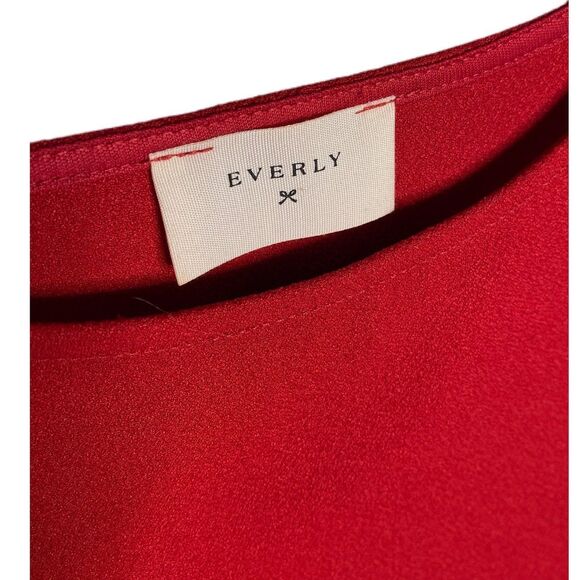 Medium Scalloped Top, Francescas Everly - Picture 6 of 9